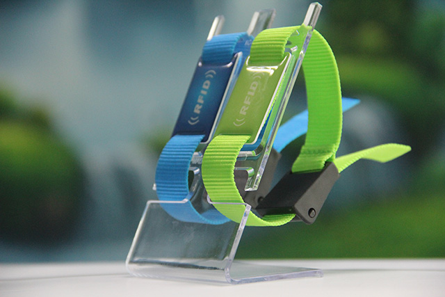 長毛的id硅膠腕帶魔術(shù)手套，污漬一洗就掉