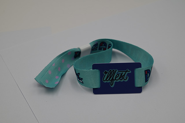 一款環(huán)保、時(shí)尚的智能卡—可視會(huì)員卡