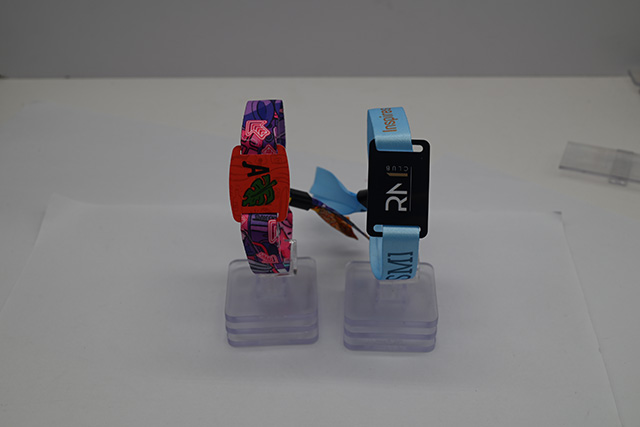 會員卡的種類是有很多種的，可以根據(jù)它們的材質(zhì)、形狀、用途以及芯片類型來進(jìn)行分類