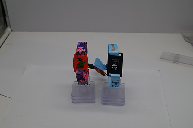 小區(qū)門禁卡怎樣定制并且授權(quán)開(kāi)門呢？