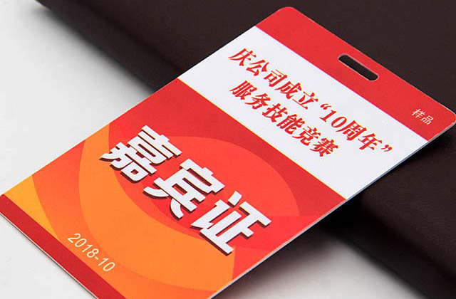 定制IC鑰匙扣腕帶哪家好？卡立方智能腕帶生產(chǎn)廠家您的不二選擇